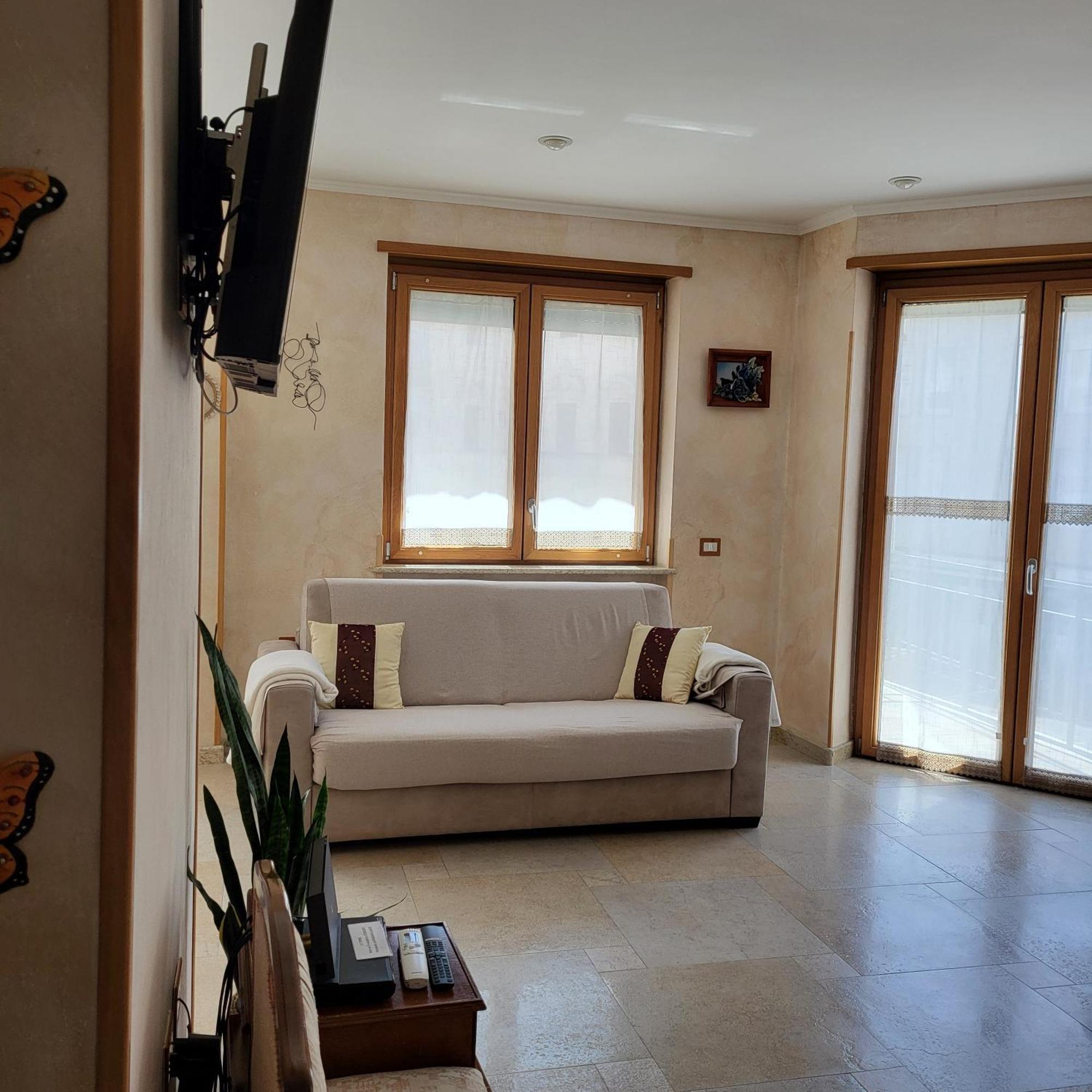 La Torre Apartment เวลเลตริ ภายนอก รูปภาพ