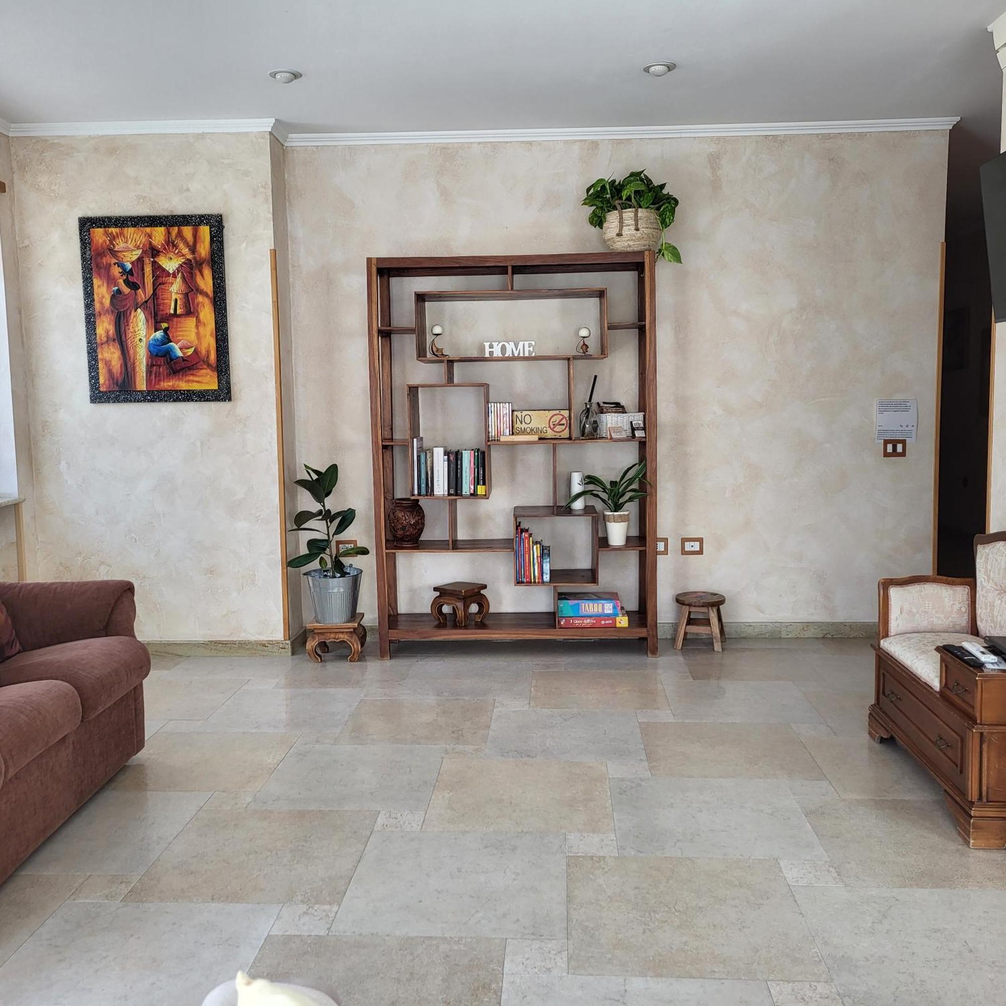 La Torre Apartment เวลเลตริ ภายนอก รูปภาพ